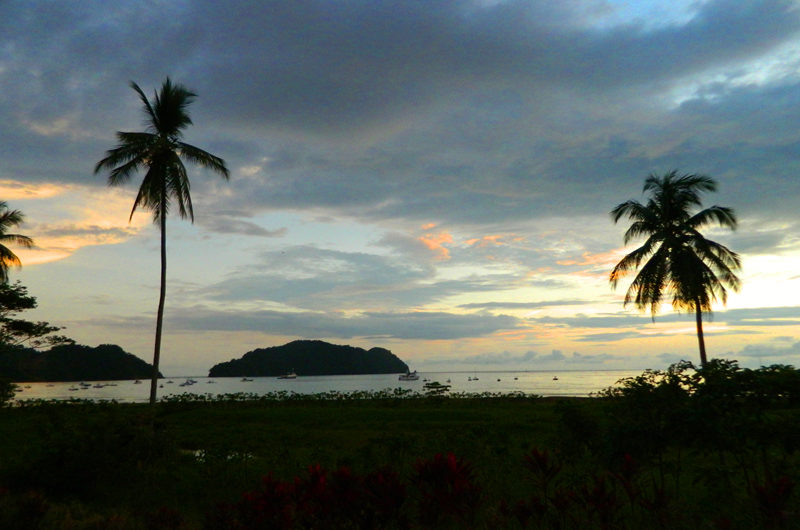 Costa Rican sunset. Photo by Ayesha Hakki